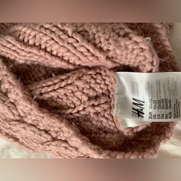 H&M neck warmer and hat - Size 1 1/2-4T - Picture 2 of 4